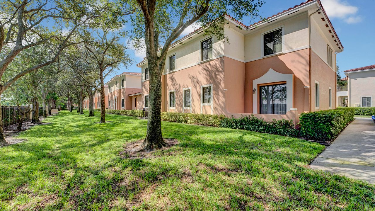 Active With Contract: $3,500 (3 beds, 2 baths, 1990 Square Feet)