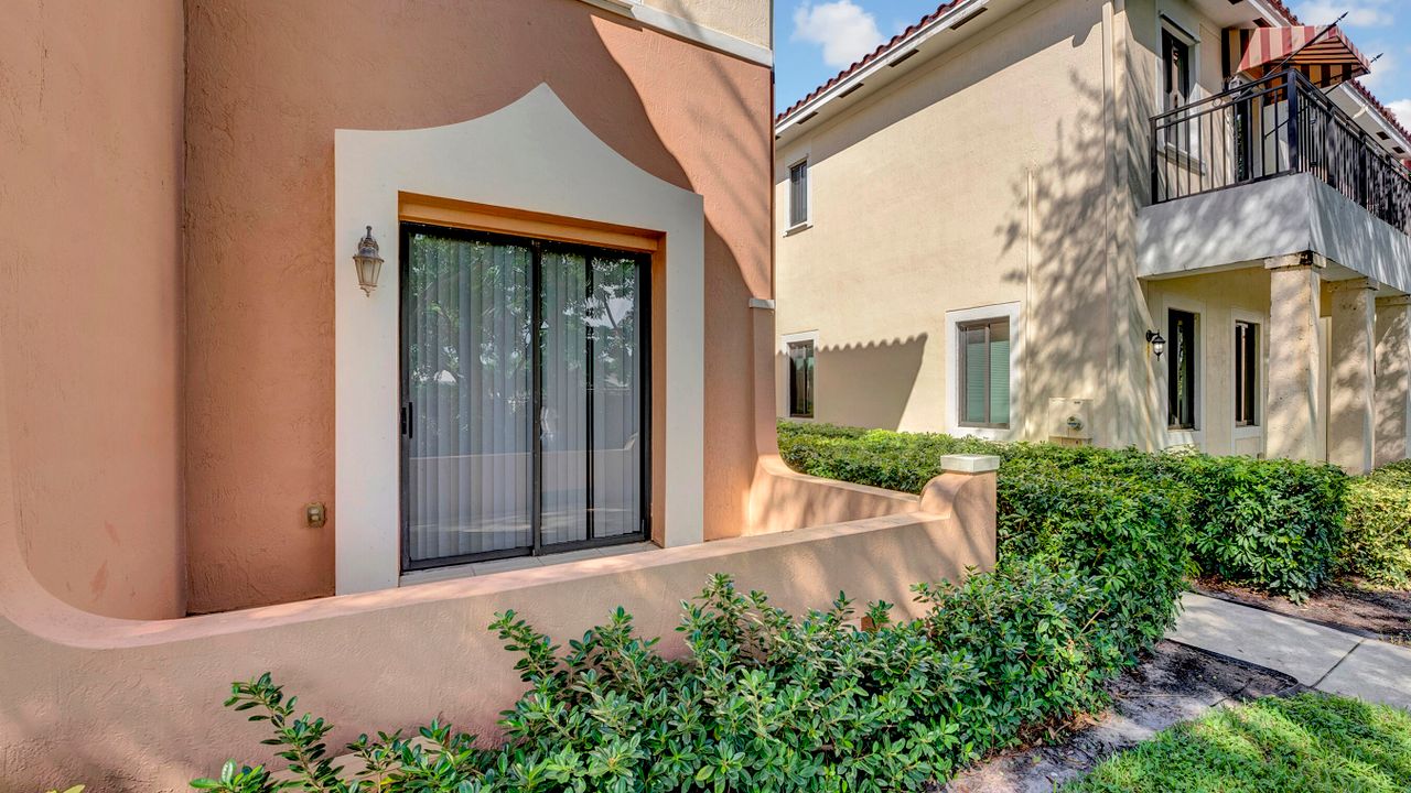 Active With Contract: $3,500 (3 beds, 2 baths, 1990 Square Feet)