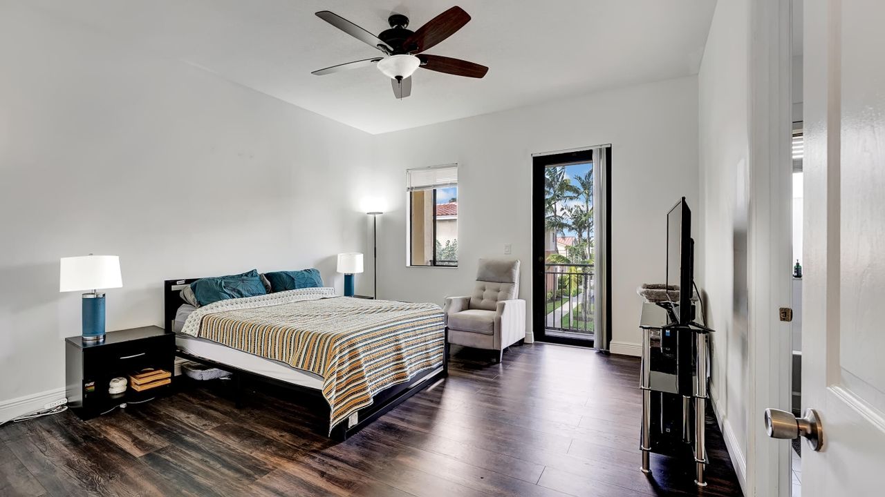 Active With Contract: $3,500 (3 beds, 2 baths, 1990 Square Feet)