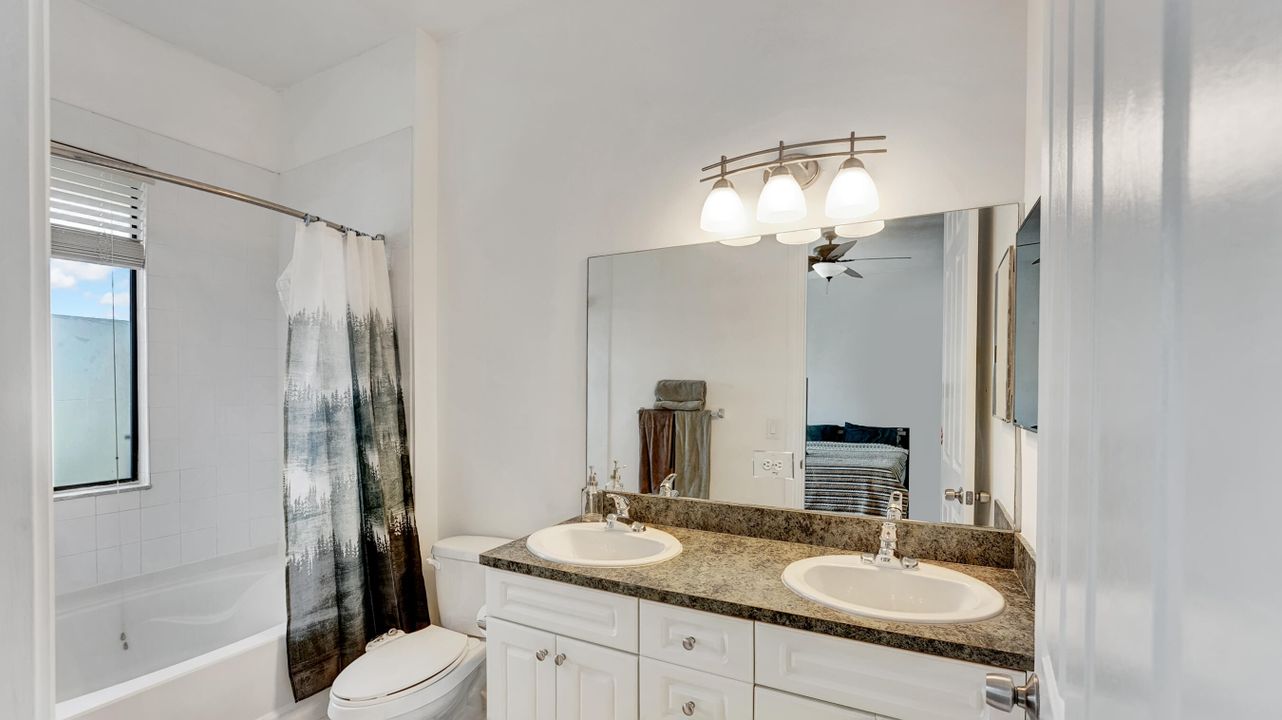 Active With Contract: $3,500 (3 beds, 2 baths, 1990 Square Feet)