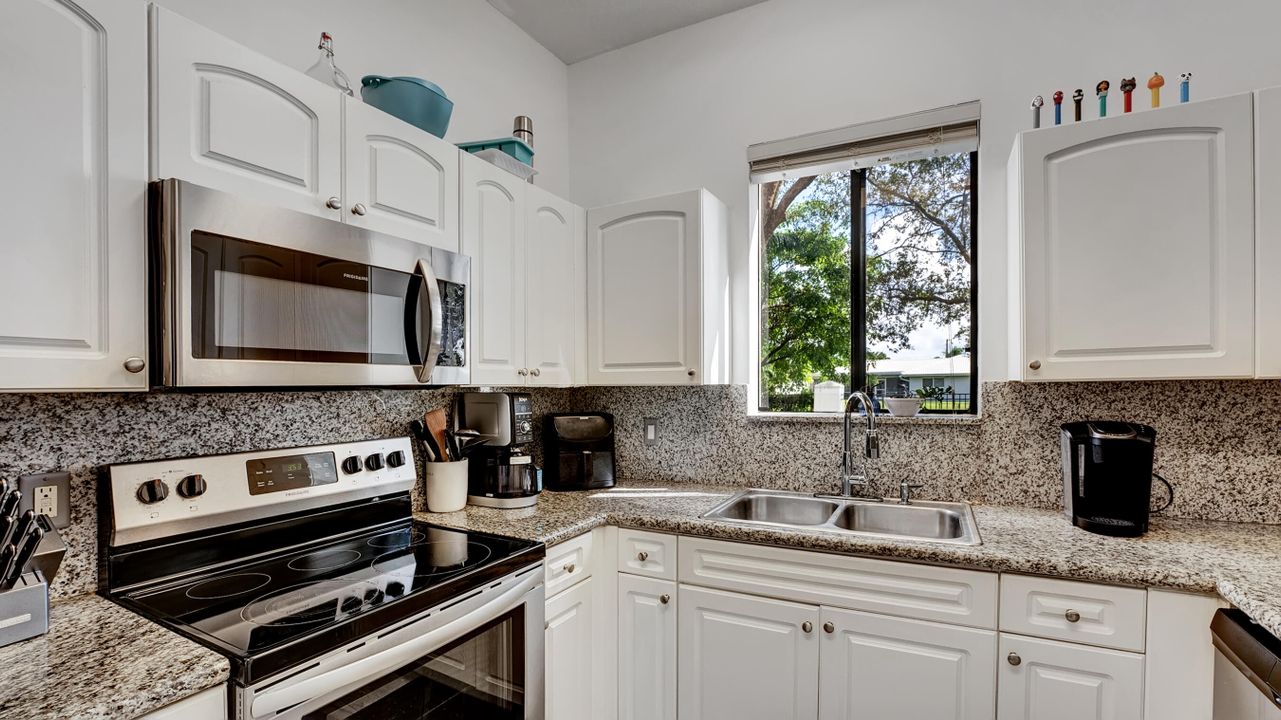 Active With Contract: $3,500 (3 beds, 2 baths, 1990 Square Feet)