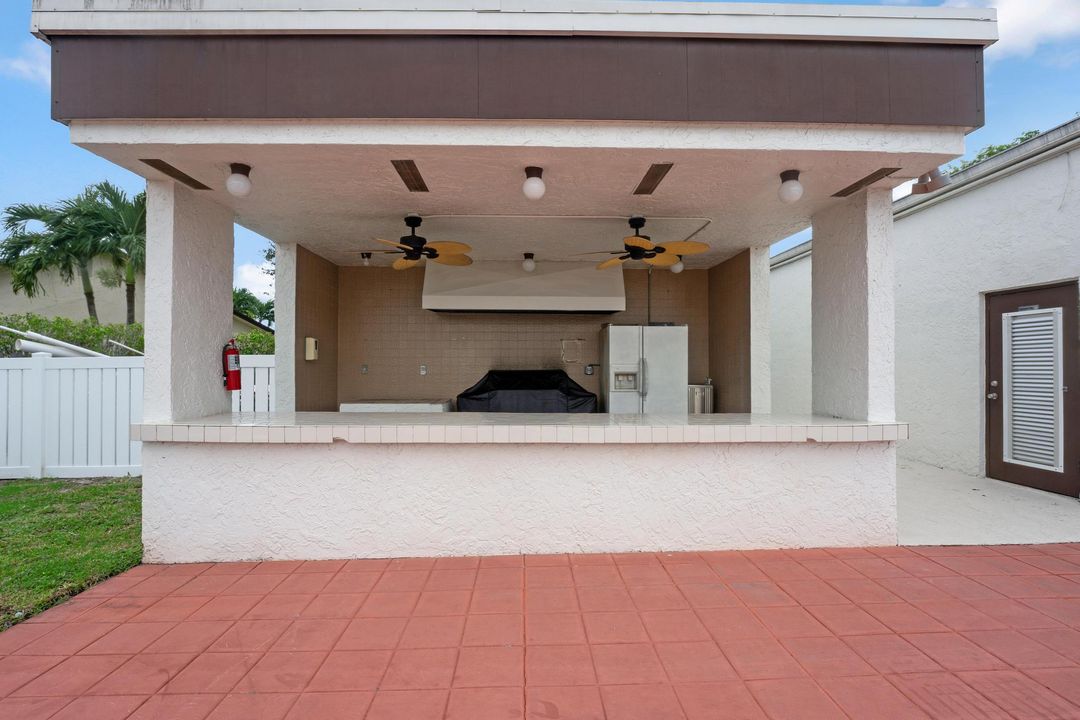 For Sale: $350,000 (2 beds, 2 baths, 1381 Square Feet)