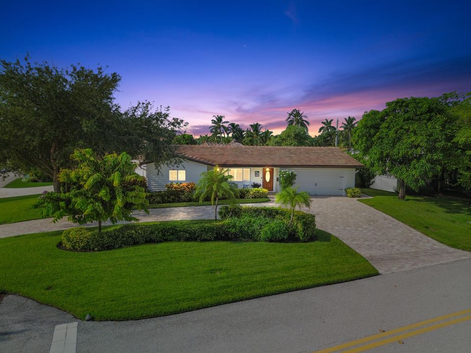 For Sale: $1,349,999 (3 beds, 2 baths, 1920 Square Feet)