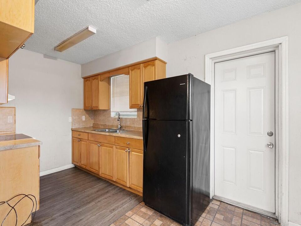 For Sale: $329,900 (3 beds, 2 baths, 1008 Square Feet)