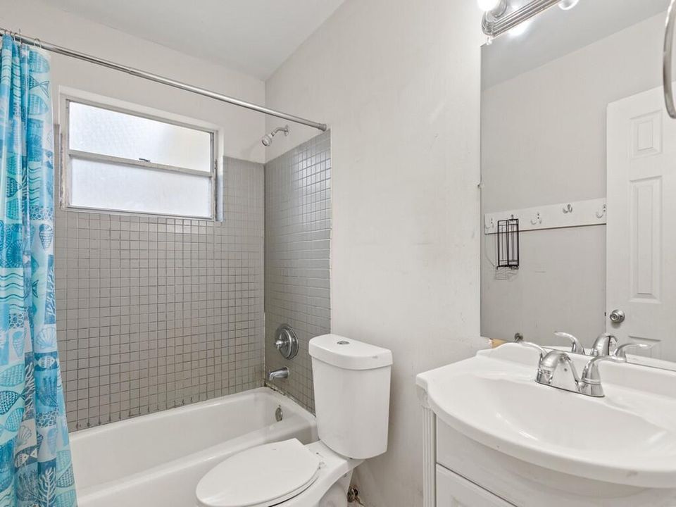 For Sale: $329,900 (3 beds, 2 baths, 1008 Square Feet)