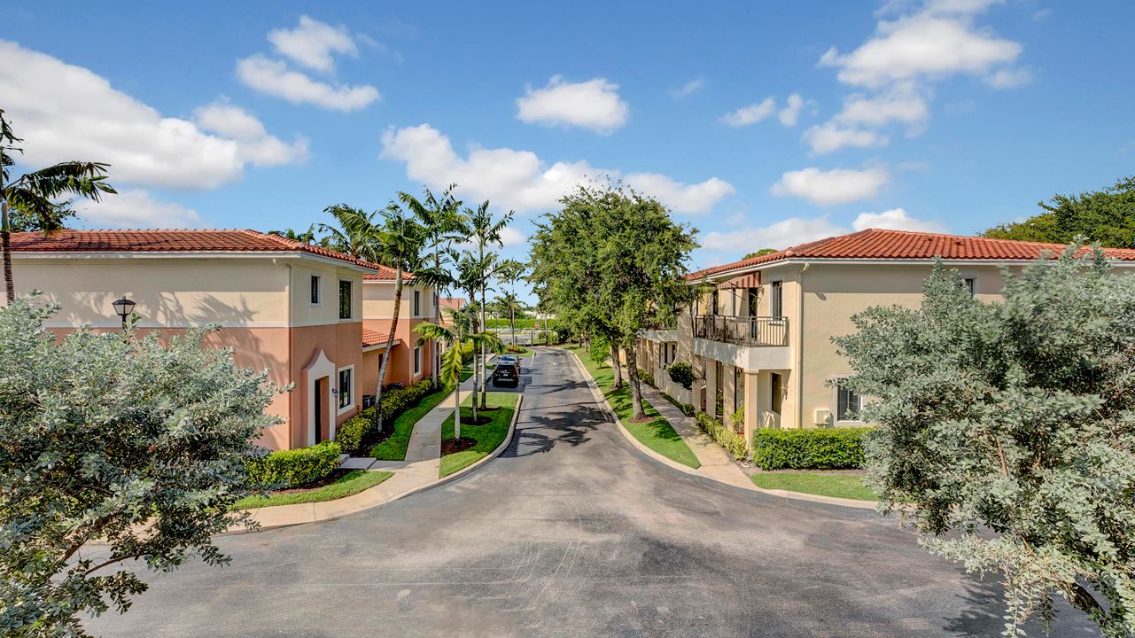 For Sale: $470,000 (3 beds, 2 baths, 1990 Square Feet)