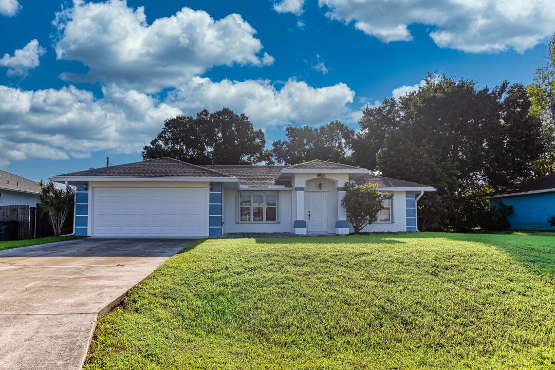 For Sale: $390,000 (3 beds, 2 baths, 1203 Square Feet)