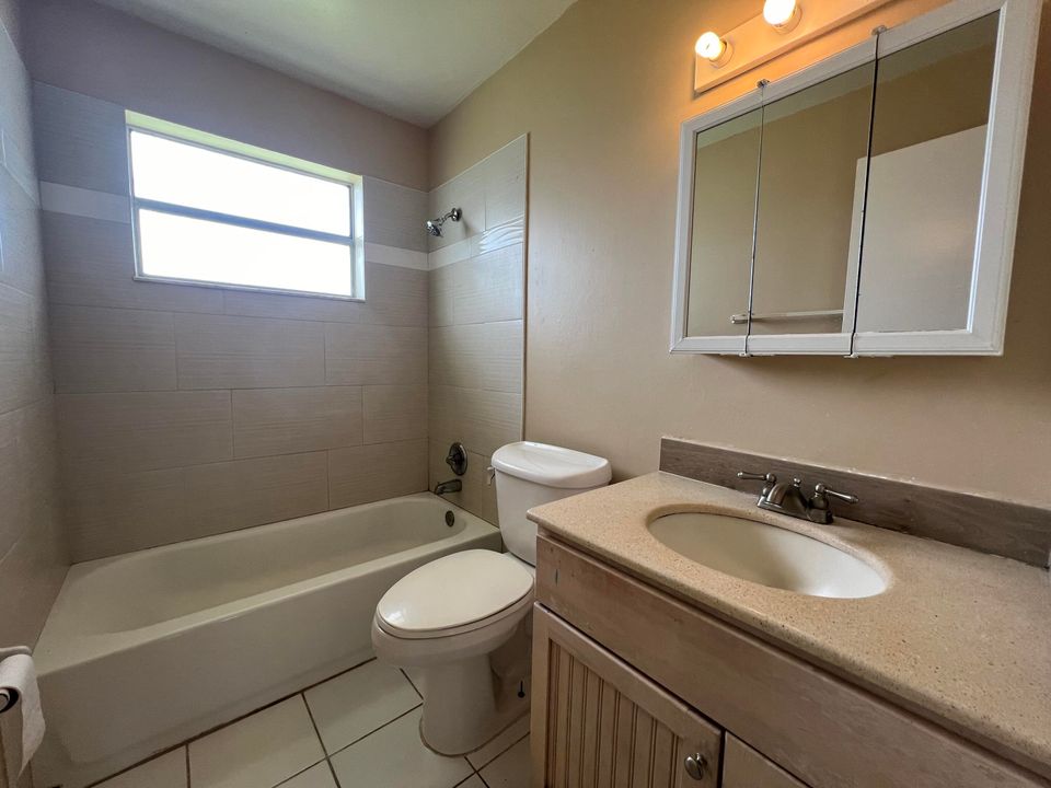 For Rent: $1,600 (2 beds, 1 baths, 750 Square Feet)