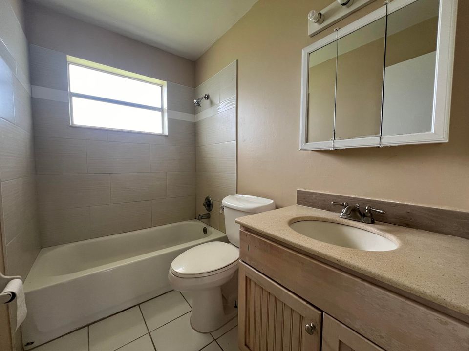 For Rent: $1,600 (2 beds, 1 baths, 750 Square Feet)