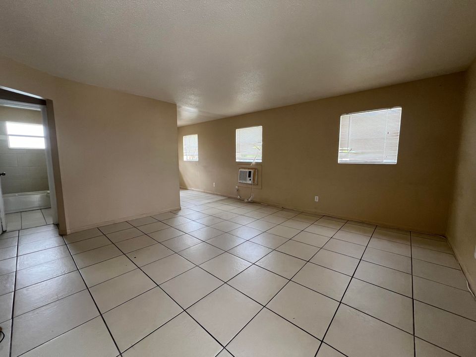 For Rent: $1,600 (2 beds, 1 baths, 750 Square Feet)