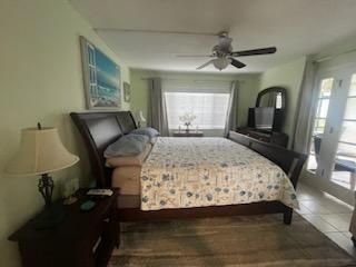 For Sale: $265,000 (1 beds, 1 baths, 678 Square Feet)