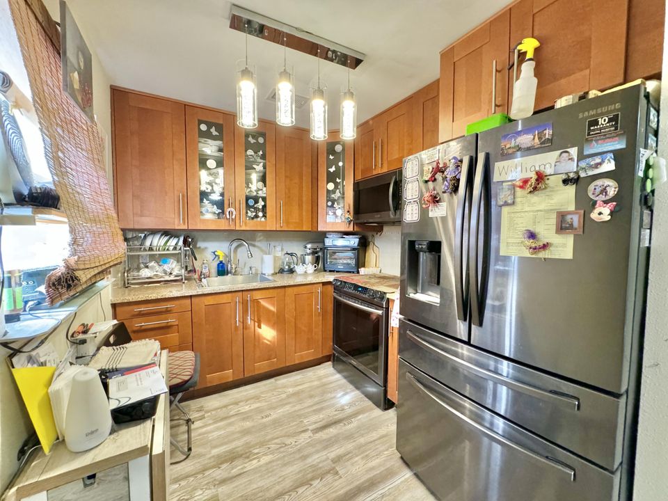 For Sale: $139,900 (2 beds, 2 baths, 880 Square Feet)