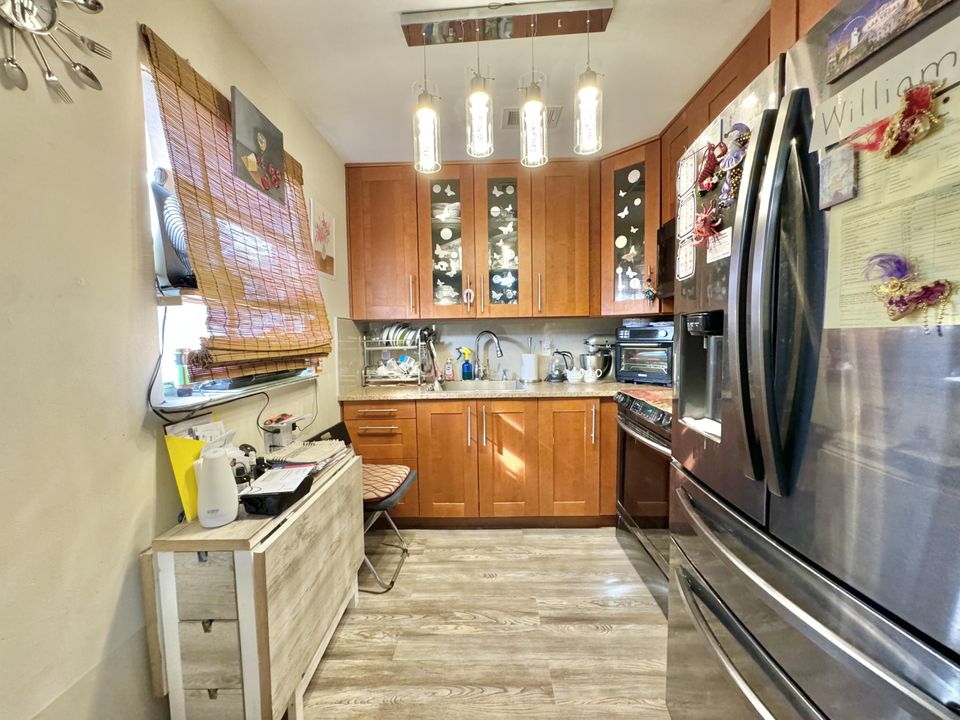 For Sale: $139,900 (2 beds, 2 baths, 880 Square Feet)