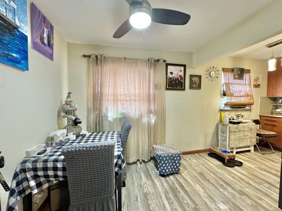 For Sale: $139,900 (2 beds, 2 baths, 880 Square Feet)