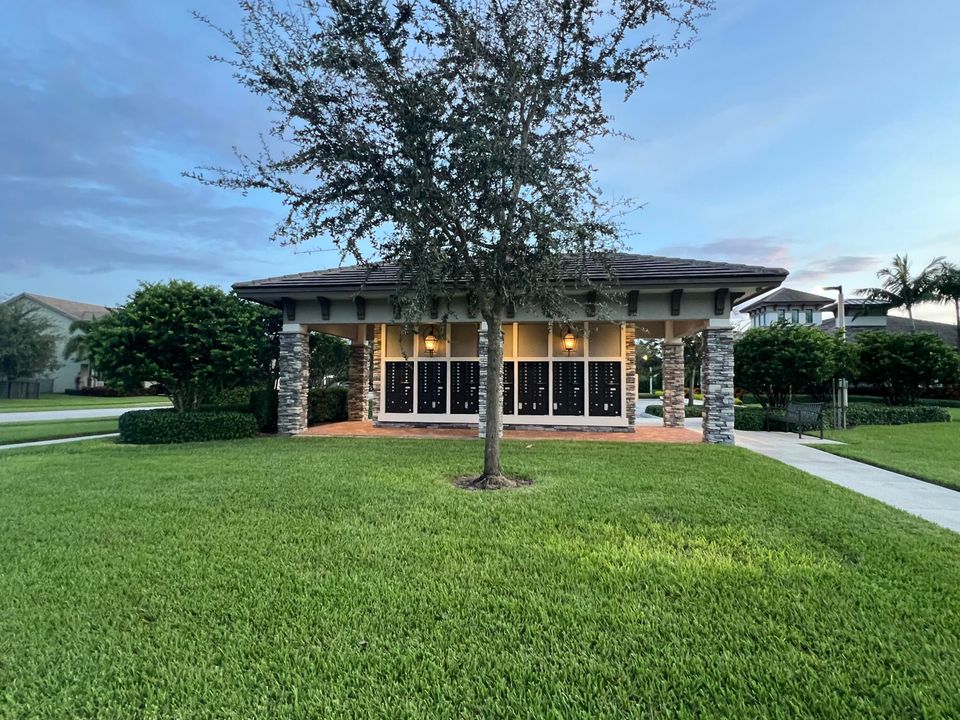 For Sale: $565,000 (3 beds, 2 baths, 1895 Square Feet)