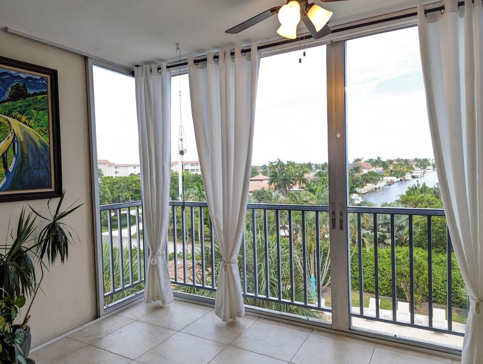 For Sale: $364,000 (2 beds, 2 baths, 1200 Square Feet)