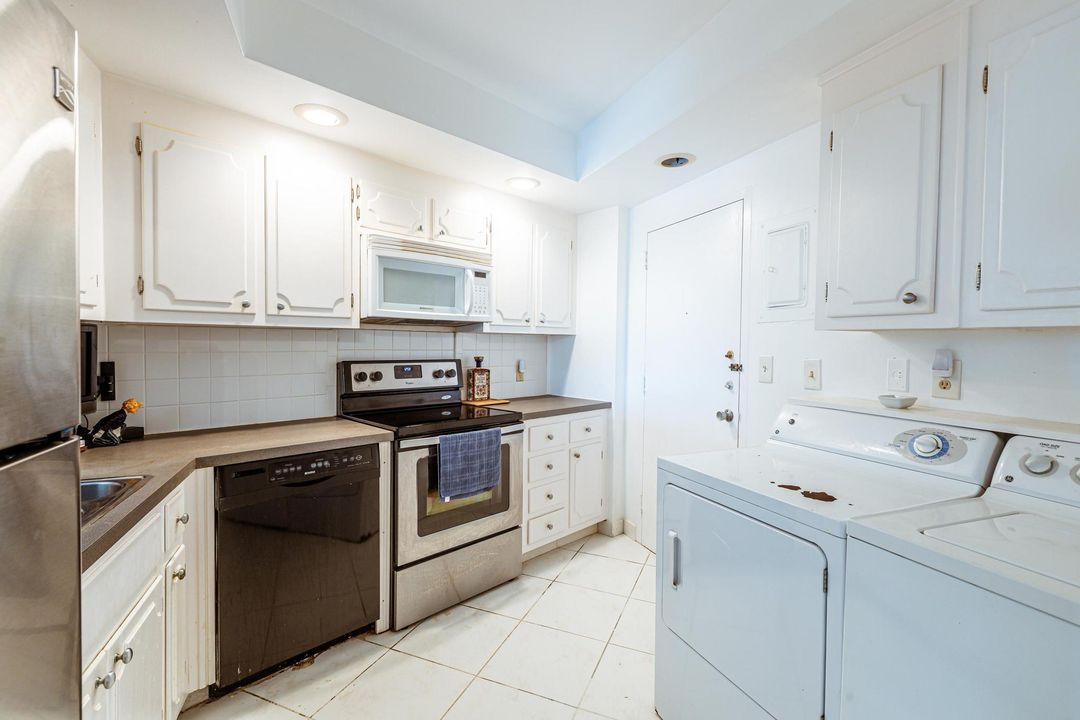 For Sale: $525,000 (1 beds, 1 baths, 1015 Square Feet)