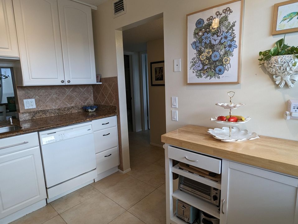 For Sale: $364,000 (2 beds, 2 baths, 1200 Square Feet)