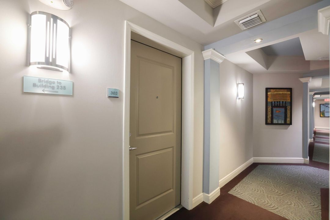 For Sale: $575,000 (1 beds, 1 baths, 826 Square Feet)