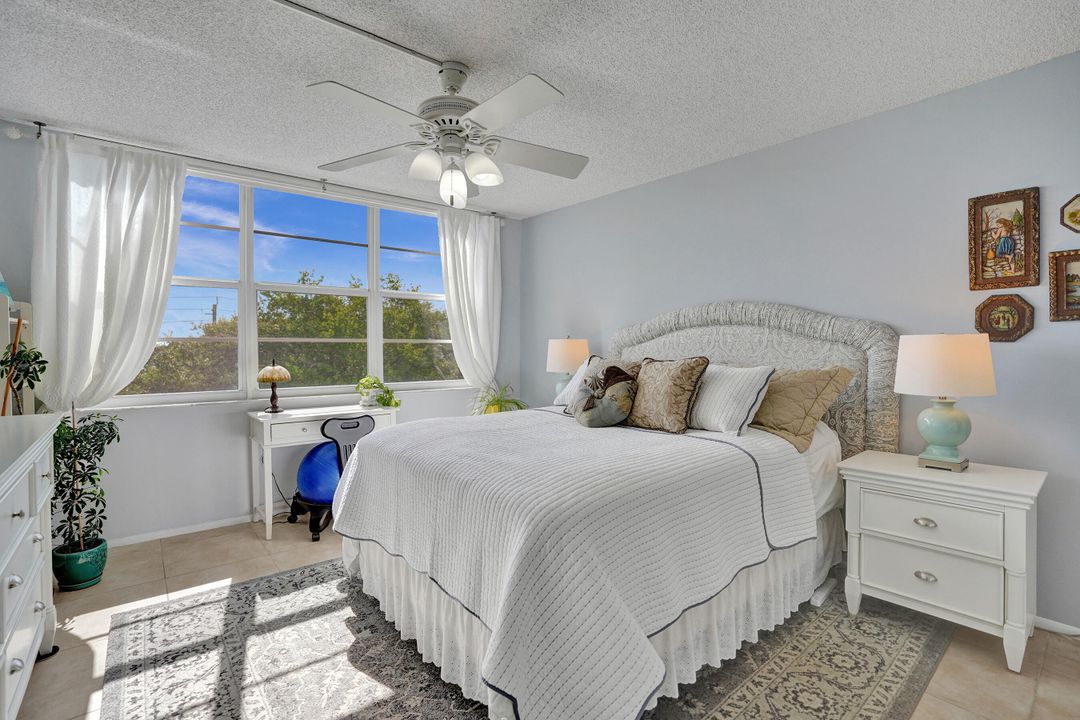 For Sale: $364,000 (2 beds, 2 baths, 1200 Square Feet)