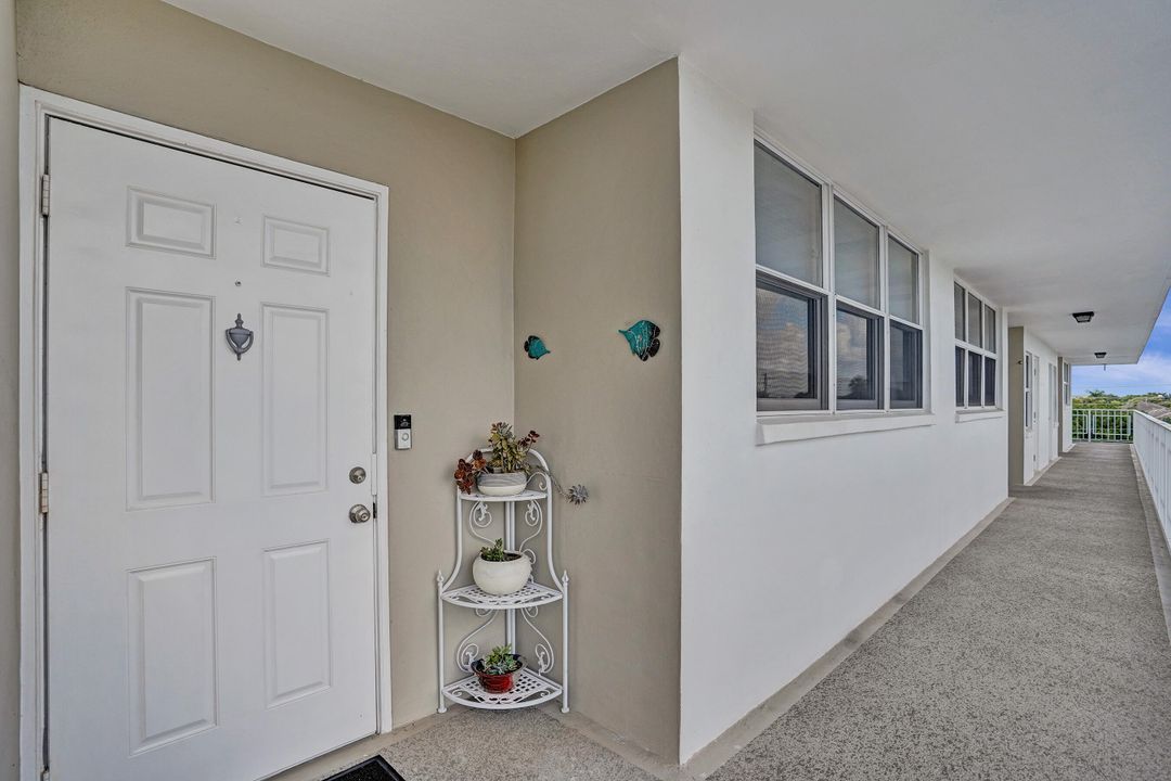 For Sale: $364,000 (2 beds, 2 baths, 1200 Square Feet)