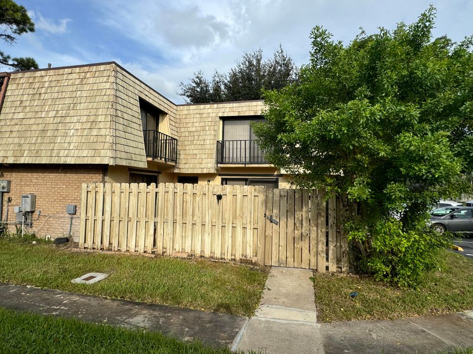 For Sale: $289,000 (2 beds, 2 baths, 1260 Square Feet)