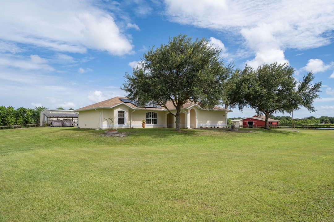 For Sale: $899,999 (3 beds, 2 baths, 1422 Square Feet)