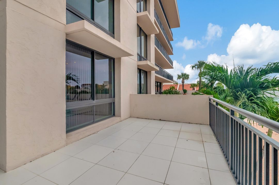 For Sale: $749,000 (2 beds, 2 baths, 1340 Square Feet)