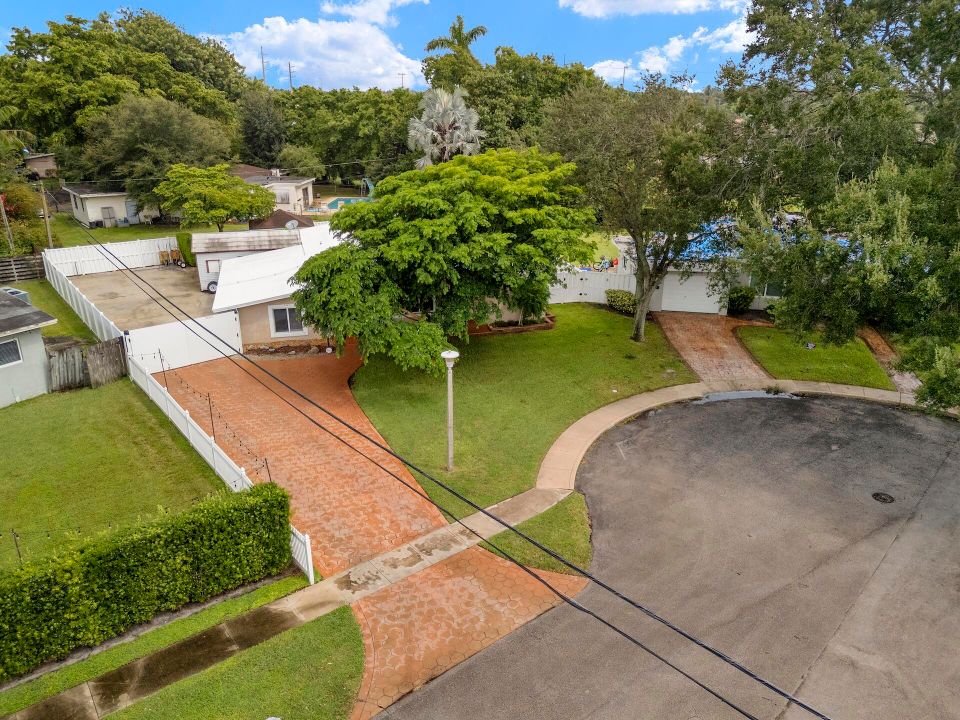 For Sale: $725,000 (3 beds, 2 baths, 2118 Square Feet)