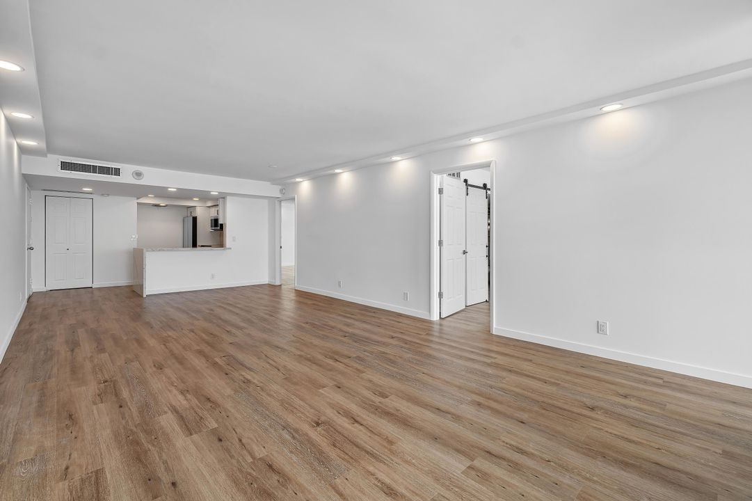 For Sale: $342,000 (2 beds, 2 baths, 1294 Square Feet)