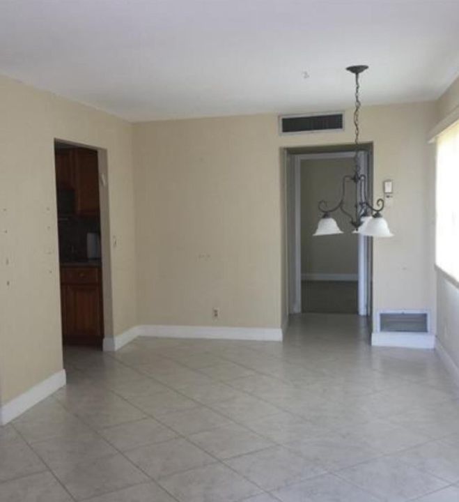 For Sale: $79,000 (1 beds, 1 baths, 726 Square Feet)