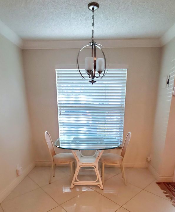 For Sale: $229,000 (2 beds, 2 baths, 1050 Square Feet)