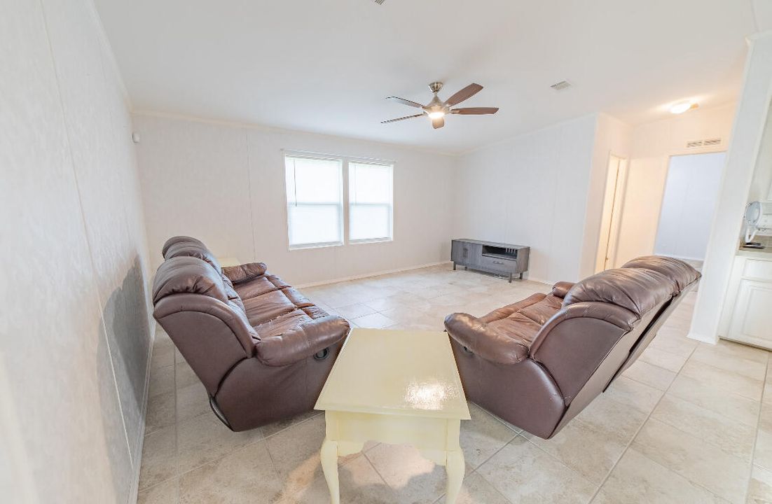 For Sale: $255,000 (2 beds, 2 baths, 1269 Square Feet)