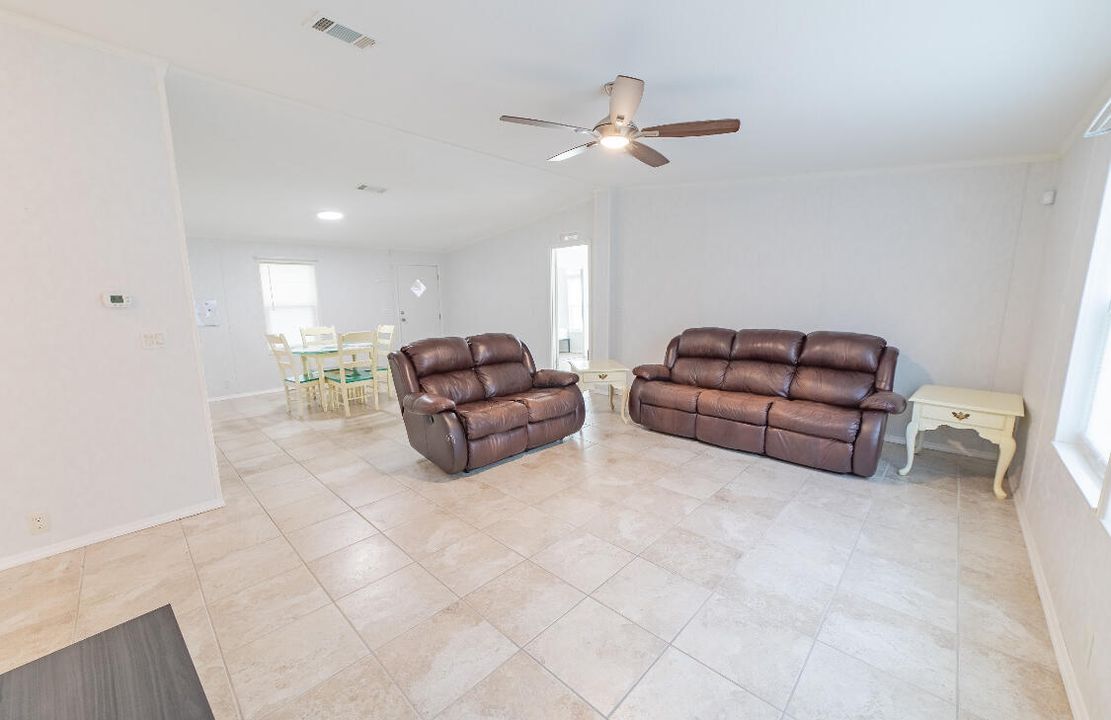 For Sale: $255,000 (2 beds, 2 baths, 1269 Square Feet)