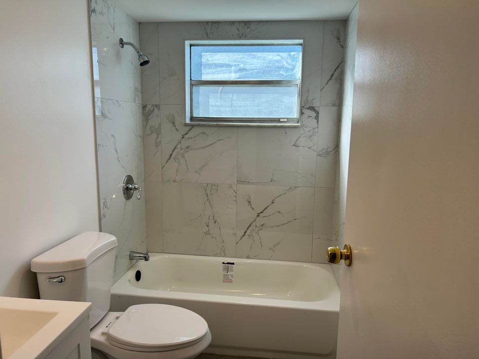 For Sale: $159,000 (2 beds, 2 baths, 880 Square Feet)