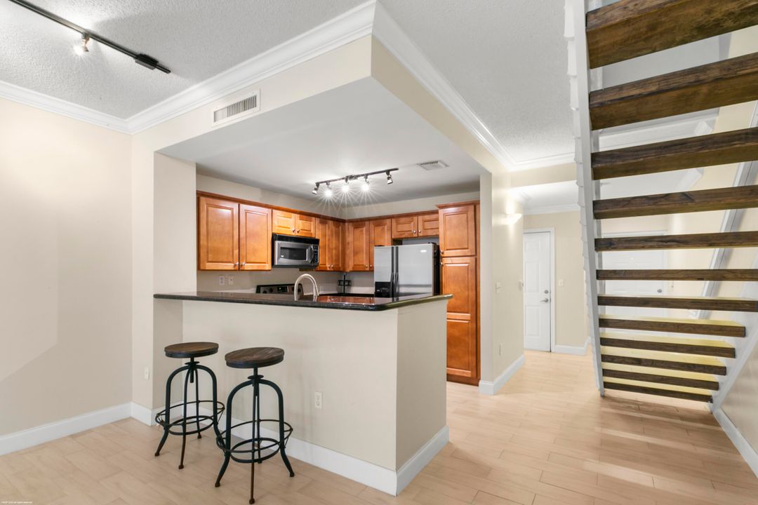 For Sale: $530,000 (2 beds, 2 baths, 1427 Square Feet)