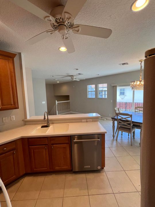 For Rent: $3,000 (2 beds, 2 baths, 1144 Square Feet)