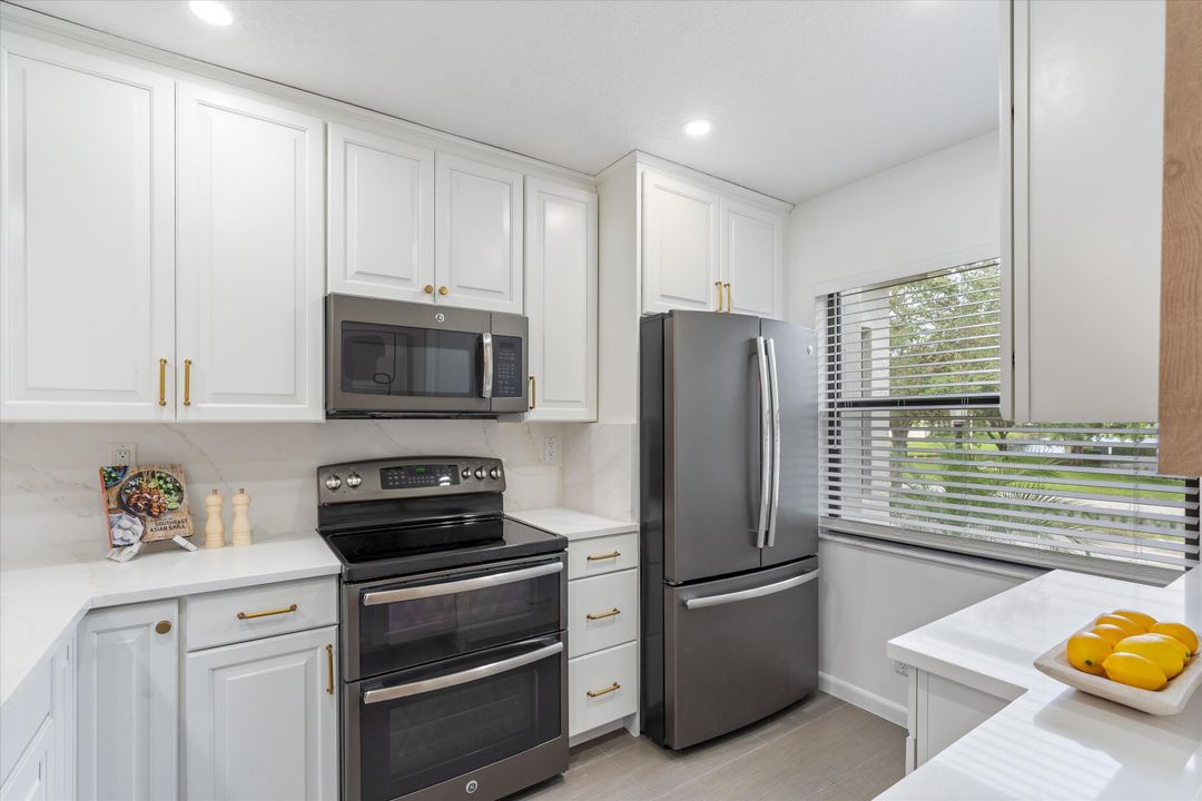 For Sale: $345,000 (2 beds, 2 baths, 1000 Square Feet)