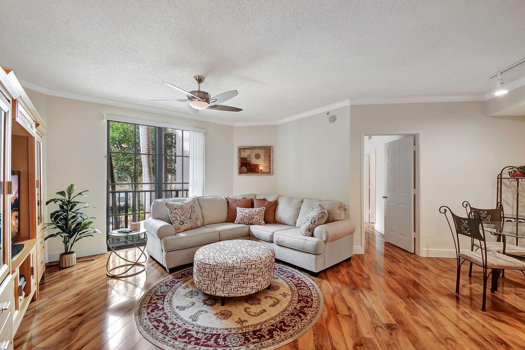 For Sale: $499,000 (2 beds, 2 baths, 1140 Square Feet)