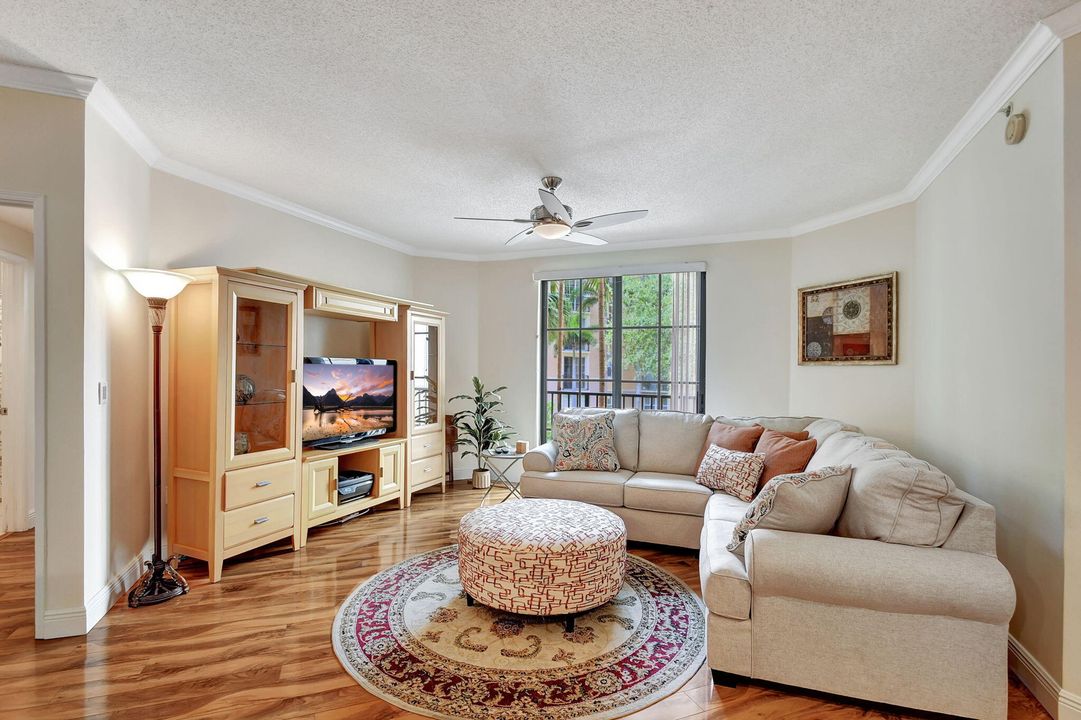 For Sale: $499,000 (2 beds, 2 baths, 1140 Square Feet)