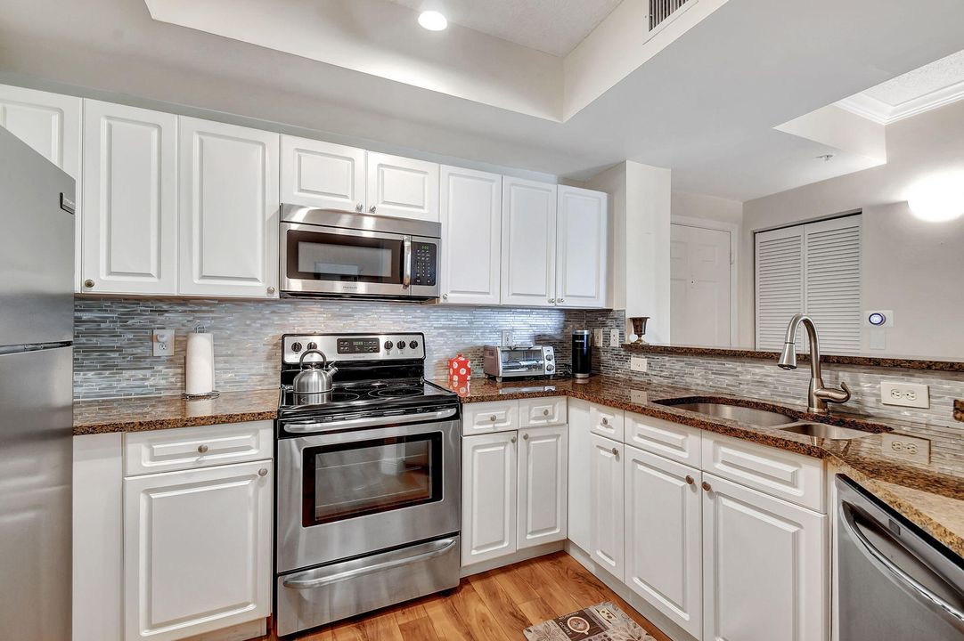 For Sale: $499,000 (2 beds, 2 baths, 1140 Square Feet)