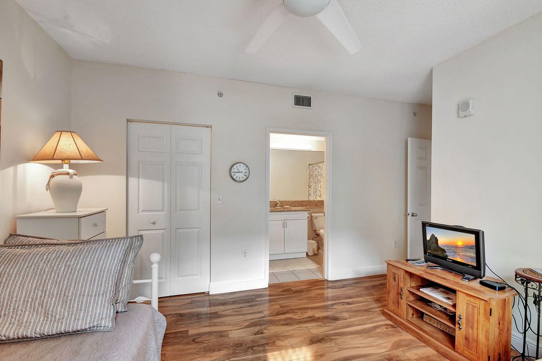 For Sale: $499,000 (2 beds, 2 baths, 1140 Square Feet)