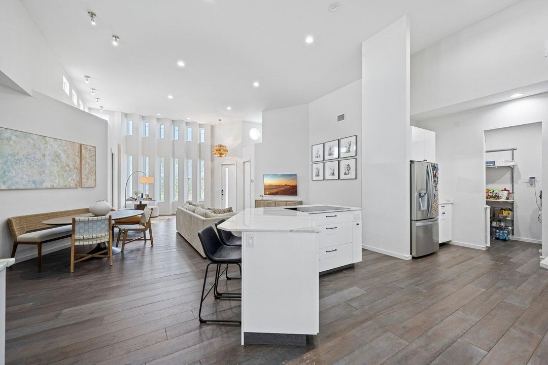 For Sale: $1,599,000 (2 beds, 2 baths, 2569 Square Feet)