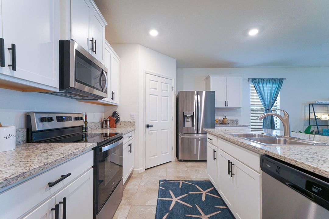 For Sale: $430,000 (4 beds, 2 baths, 1934 Square Feet)