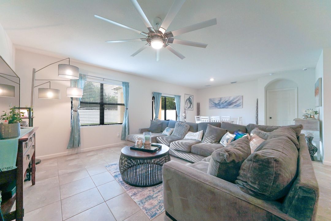 For Sale: $430,000 (4 beds, 2 baths, 1934 Square Feet)