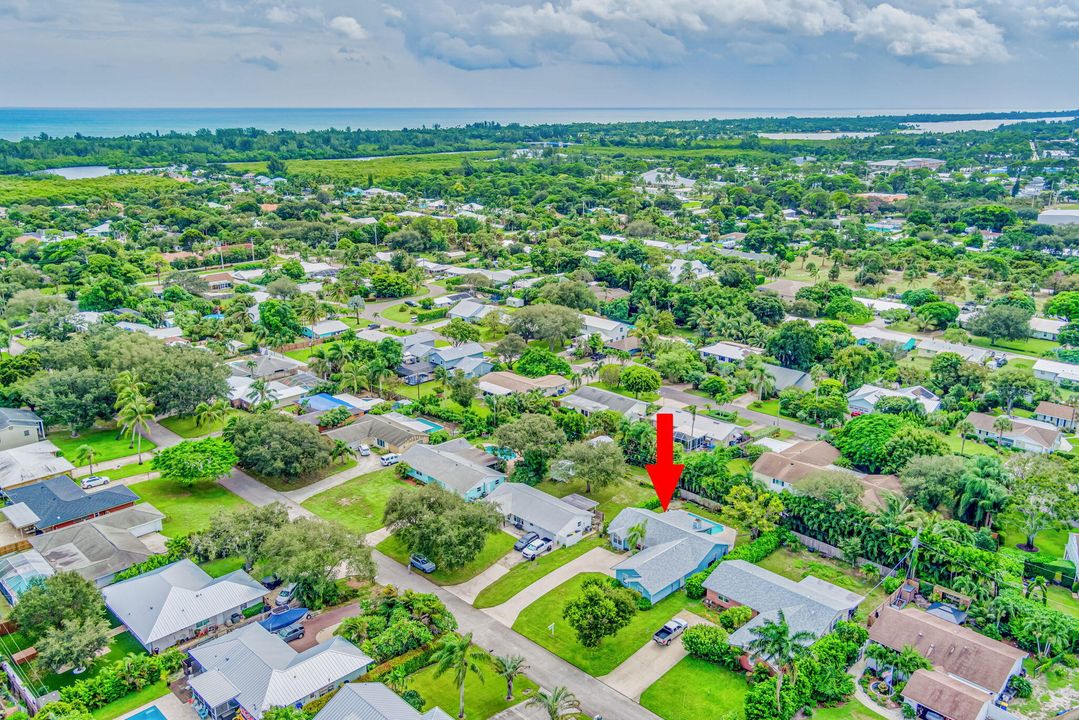 For Sale: $575,000 (3 beds, 2 baths, 1733 Square Feet)