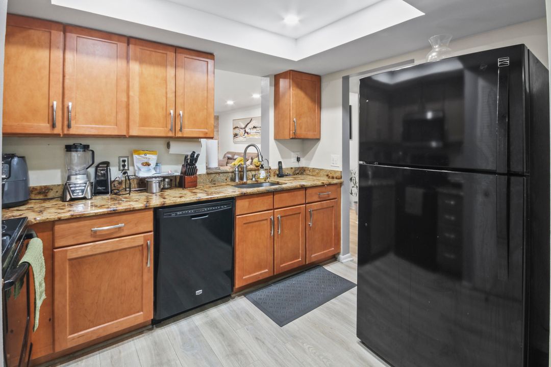 For Sale: $200,000 (2 beds, 2 baths, 1044 Square Feet)