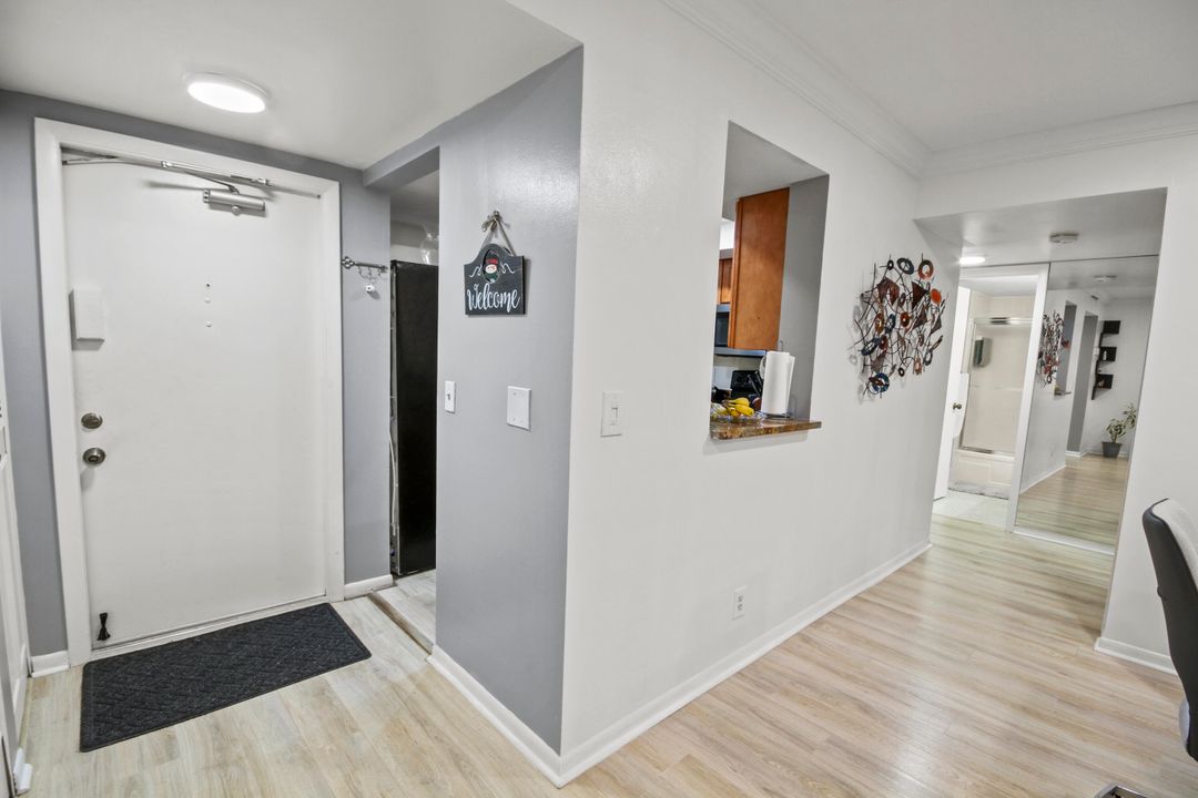 For Sale: $200,000 (2 beds, 2 baths, 1044 Square Feet)