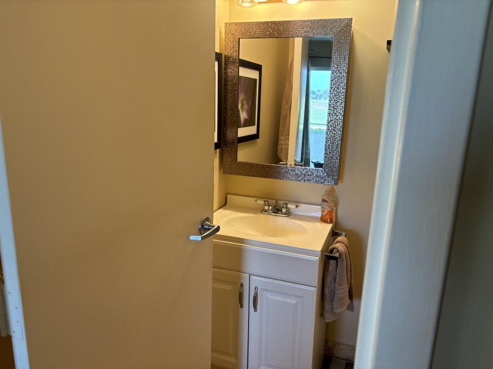 For Sale: $129,999 (1 beds, 1 baths, 720 Square Feet)