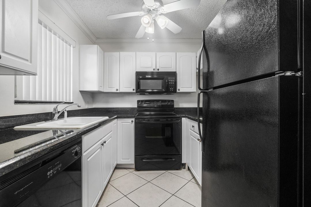 For Sale: $199,900 (2 beds, 2 baths, 1025 Square Feet)